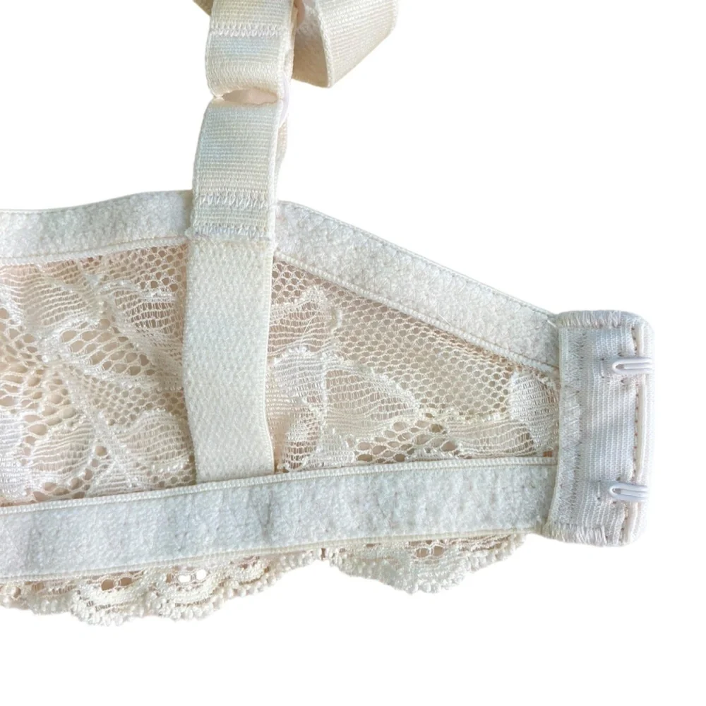 Wacoal Seasonal Fashion Lace Cream Contour Underwire Padded Bra (Size‎ 34B)